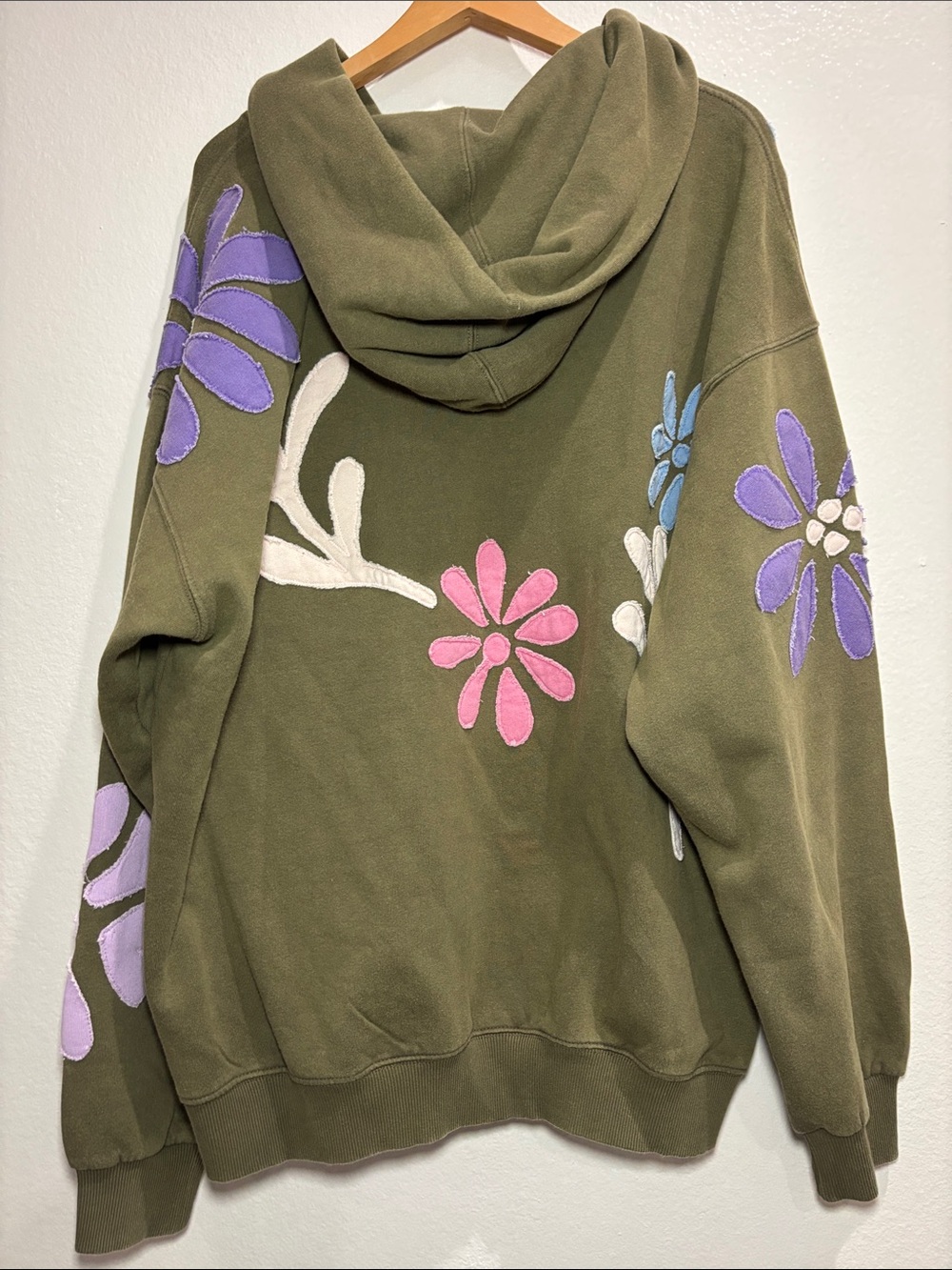 Free People We The Free It's A Vibe Flowers Hoodie NWOT size medium - Picture 7 of 7